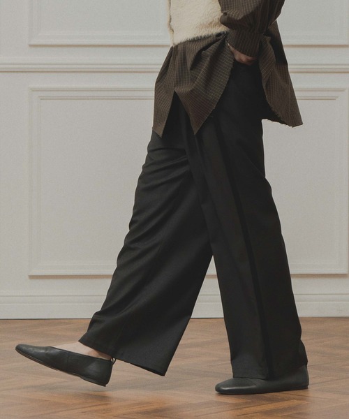 WHYTO.（ホワイト）の「「WHYTO. / ホワイト」side velour line pants（その他パンツ・レディース・ブラウン/チャコールグレー/ブラック・36/38）」の2枚目の写真