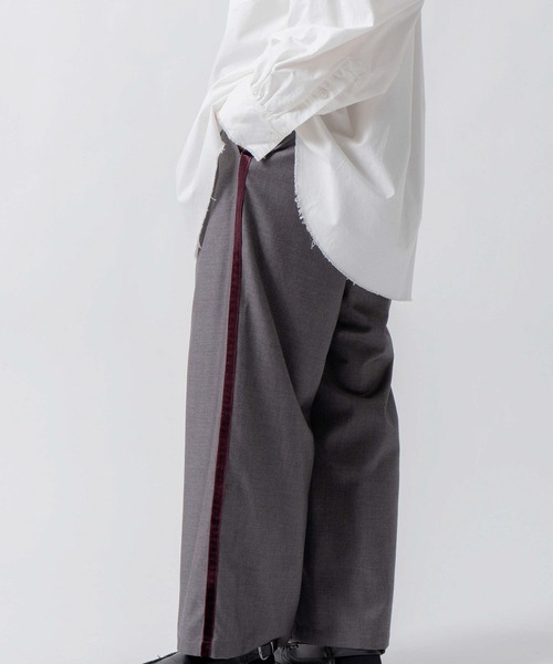 WHYTO.（ホワイト）の「「WHYTO. / ホワイト」side velour line pants（その他パンツ・レディース・ブラウン/チャコールグレー/ブラック・36/38）」の5枚目の写真