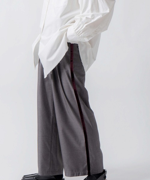 WHYTO.（ホワイト）の「「WHYTO. / ホワイト」side velour line pants（その他パンツ・レディース・ブラウン/チャコールグレー/ブラック・36/38）」の8枚目の写真