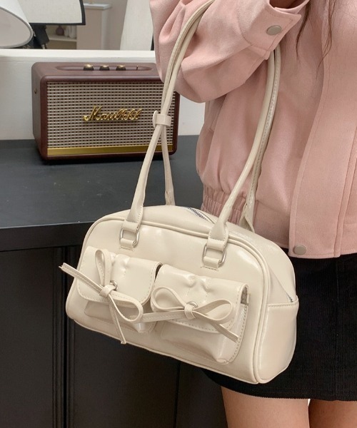 HAILY(ヘイリー)の「フロントリボンロングハンドルボストンバッグ(ショルダーバッグ・レディース・シルバー/レッド/ブラック/アイボリー・FREE)」の12枚目の写真