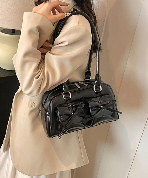 HAILY(ヘイリー)の「フロントリボンロングハンドルボストンバッグ(ショルダーバッグ・レディース・シルバー/レッド/ブラック/アイボリー・FREE)」の13枚目の写真