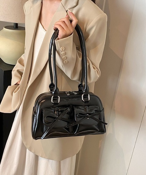 HAILY(ヘイリー)の「フロントリボンロングハンドルボストンバッグ(ショルダーバッグ・レディース・シルバー/レッド/ブラック/アイボリー・FREE)」の14枚目の写真