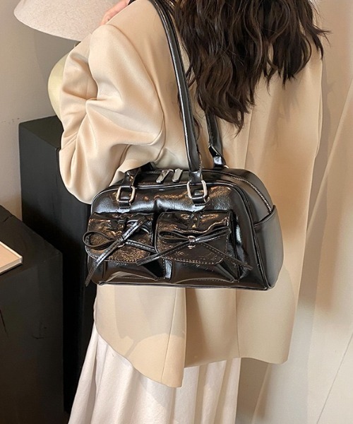 HAILY(ヘイリー)の「フロントリボンロングハンドルボストンバッグ(ショルダーバッグ・レディース・シルバー/レッド/ブラック/アイボリー・FREE)」の15枚目の写真