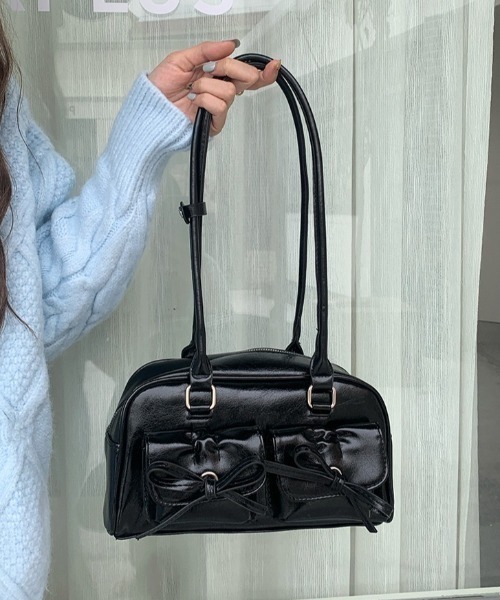 HAILY(ヘイリー)の「フロントリボンロングハンドルボストンバッグ(ショルダーバッグ・レディース・シルバー/レッド/ブラック/アイボリー・FREE)」の18枚目の写真