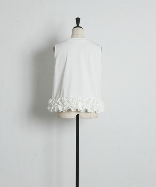 &. NOSTALGIA(アンドドットノスタルジア)の「【ZOZO限定】裾フリルノースリトップス(接触冷感・UVカット)(Tシャツ/カットソー・レディース・オフホワイト/ブラック・M)」の7枚目の写真