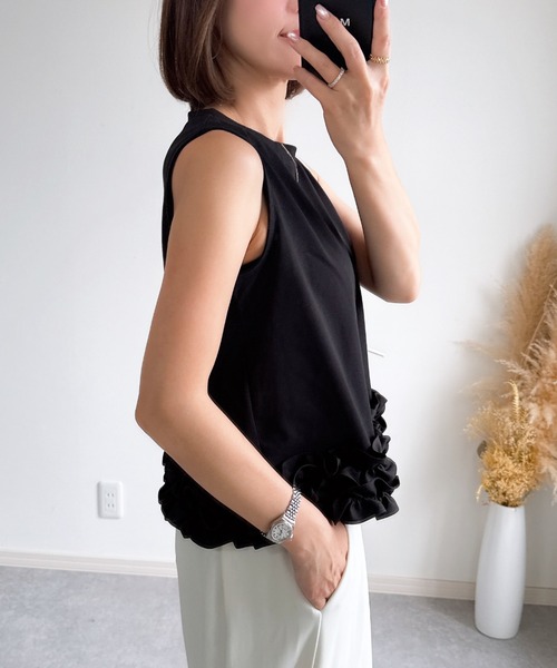 &. NOSTALGIA(アンドドットノスタルジア)の「【ZOZO限定】裾フリルノースリトップス(接触冷感・UVカット)(Tシャツ/カットソー・レディース・オフホワイト/ブラック・M)」の21枚目の写真