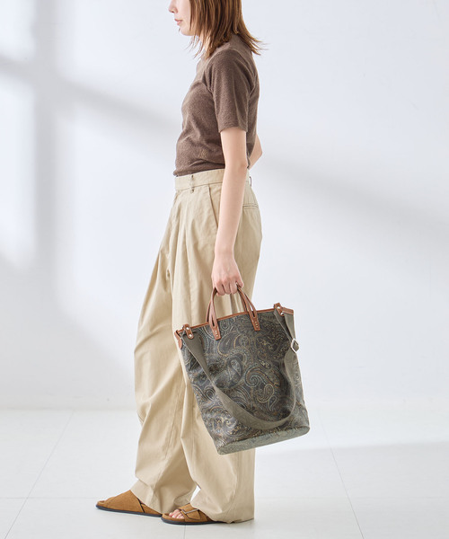 journal standard L'essage(ジャーナルスタンダードレサージュ)の「別注 A VACATION/ア バケーション ROAM SLIM-L バッグ(ショルダーバッグ・レディース・チャコールグレー・FREE)」の3枚目の写真