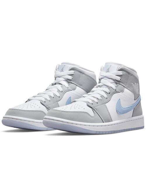 JORDAN BRAND（ジョーダンブランド）の「エア ジョーダン 1 MID ウィメンズシューズ / Air Jordan 1 Mid Women's Shoes BQ6472-105 White（スニーカー・レディース・ホワイト・23.5/26/25.5/25/23/22.5/22/24.5/24）」の5枚目の写真