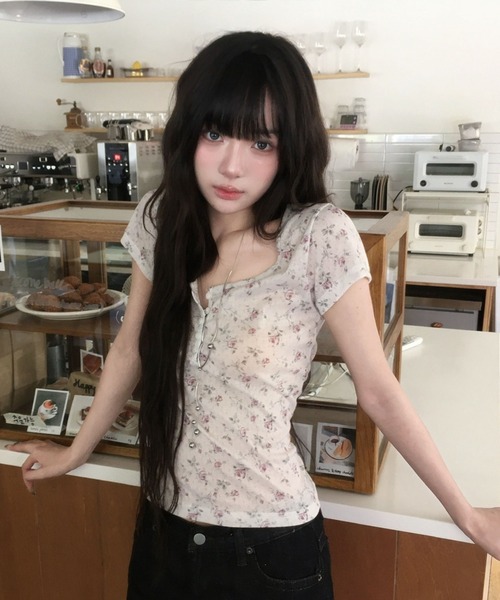 Футболка с полуоткрытой спиной Flower Henley-neck (женская)