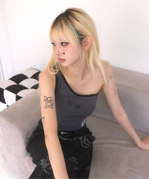 COIRIS(コイリス)の「デイズワンショルダー スリムライン配色スリーブレス (2カラー)(Tシャツ/カットソー・レディース・チャコールグレー/ブラック・FREE)」の11枚目の写真