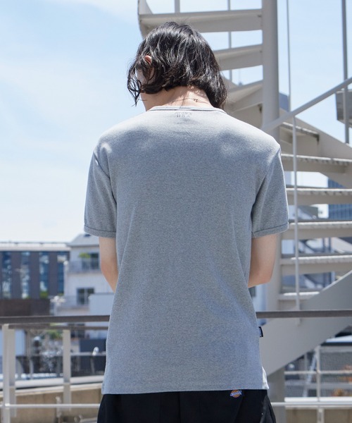 AVIREX（アヴィレックス）の「AVIREX/アビレックス DAILY S/S RIB CREW NECK TEE デイリー 半袖 リブ クルーネック Tシャツ タイト スリムフィット メンズ レディース 2026年 夏 夏服（Tシャツ/カットソー・メンズ・グレー/チャコール/オリーブ/ロイヤルブルー/ホワイト/ブラック・M/L/S）」の22枚目の写真