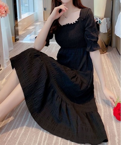 &soiree(アンドソワレ)の「スクエアネック花柄アソートシャーリングワンピース(ワンピース・レディース・イエロー/ブラック/ブラック系その他/レッド/オフホワイト/ブラック系その他2・FREE)」の7枚目の写真