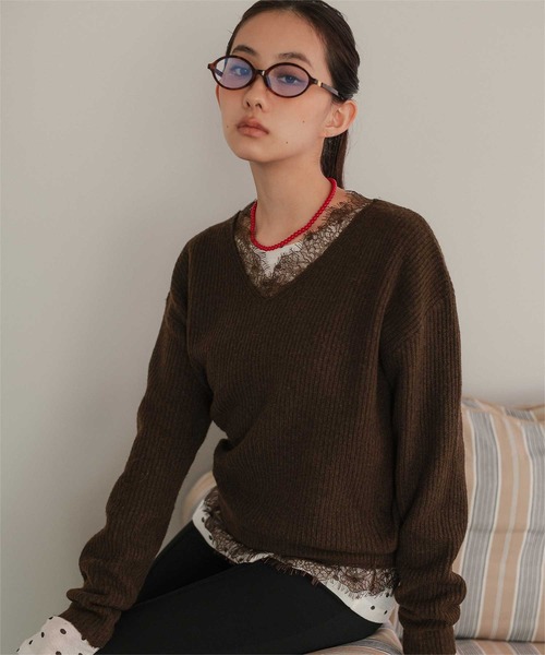miette(ミエット)の「レースドッキングVネックニット(ニット/セーター・レディース・グレー/ブラウン/ブラック・FREE)」の1枚目の写真