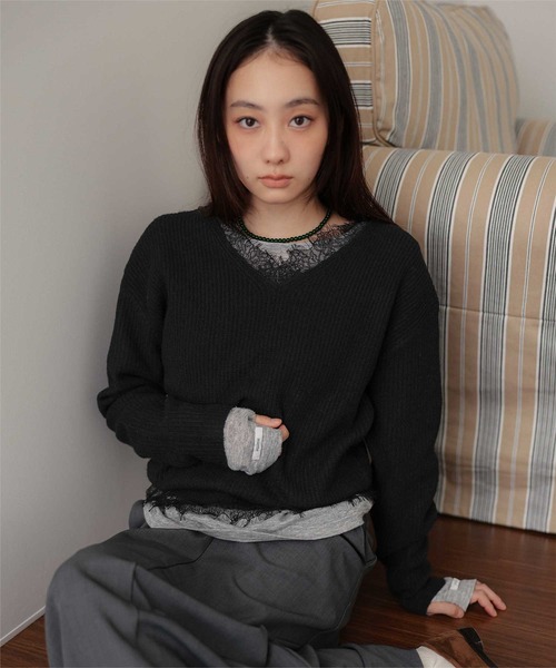 miette(ミエット)の「レースドッキングVネックニット(ニット/セーター・レディース・グレー/ブラウン/ブラック・FREE)」の2枚目の写真