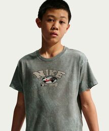 NIKE（ナイキ）の「ナイキ スポーツウェア ジュニア Tシャツ / Nike Sportswear Big Kids' T-Shirt IO1943-289 Cave Stone（Tシャツ/カットソー）」