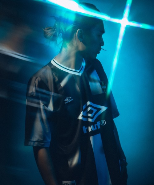 HUF(ハフ)の「HUF X UMBRO STRIPE JERSEY(Tシャツ/カットソー・メンズ・ブラック・S/L/M)」の5枚目の写真