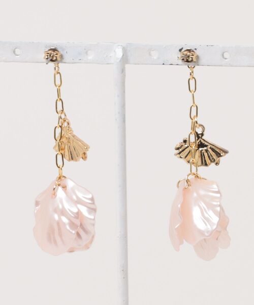 tone(トーン)の「【popochi】和風 桜 ピアス|アクセサリー 着物 浴衣 和装 成人式 卒業式 ピンク ゴールド 扇子 花びら(MA)(ピアス(両耳用)・レディース・ゴールド・FREE)」の2枚目の写真