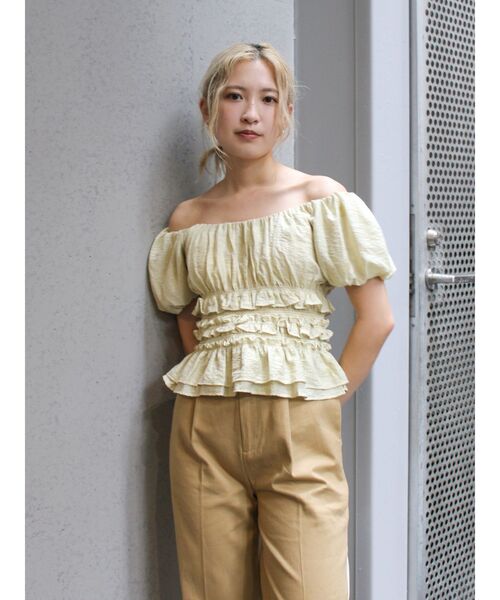 Ungrid(アングリッド)の「シャーリングデザインブラウス(シャツ/ブラウス・レディース・ブラック/グリーン系その他/その他1・FREE)」の2枚目の写真