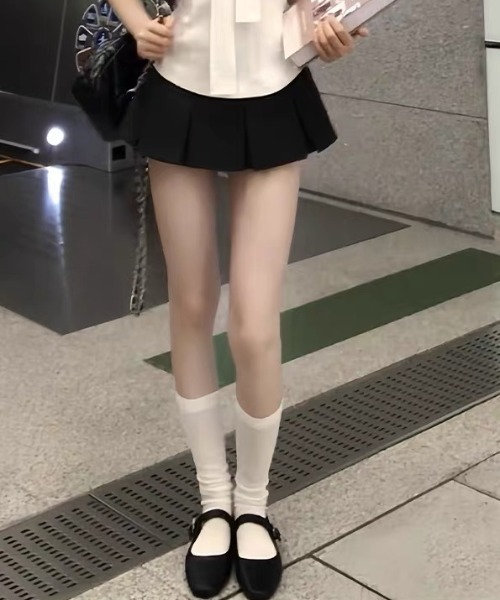 Vipoa(ヴィポア)の「Layered micro mini skirt pants(その他パンツ・レディース・ブラック/グレー・MEDIUM/SMALL)」の2枚目の写真