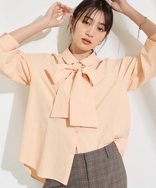 INDIVI(インディヴィ)の「【接触冷感/ストレッチ◎】取外し可ボウタイシャツ(シャツ/ブラウス・レディース・ライトブルー/オレンジ系/ホワイト・38/34/15 /13/05/19)」の3枚目の写真