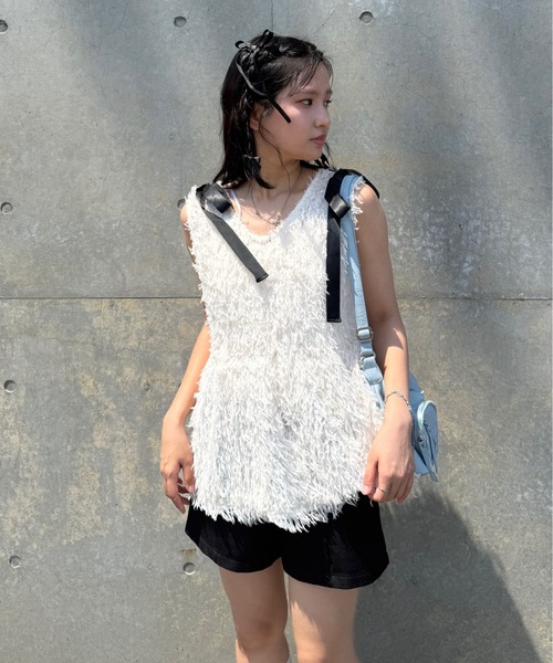 AS KNOW AS plus(アズノゥアズプラス)の「☆肩リボンフェザー Vネックペプラムベスト(ベスト・レディース・アイボリー/ブラック/チャコールグレー・FREE)」の18枚目の写真