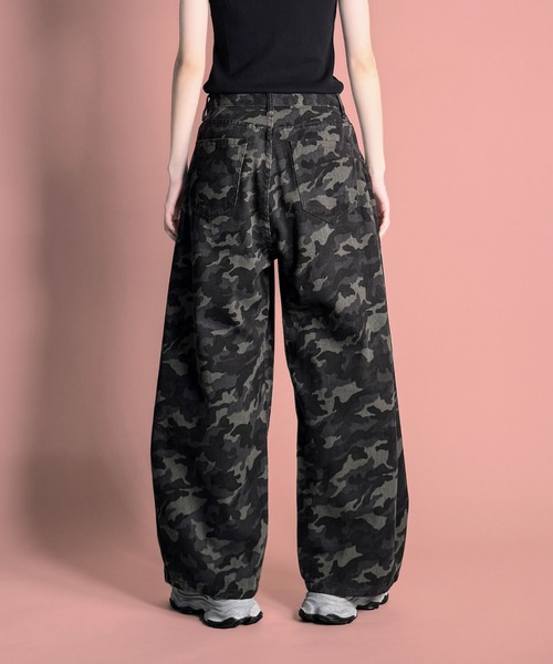 MAISON SELECT(メゾンセレクト)の「7E3 サイドタック カモフラージュワイドパンツ(その他パンツ・レディース・グレー/カーキ・L/M/S)」の8枚目の写真