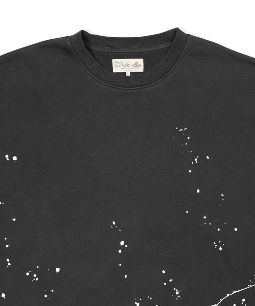 The DUFFER of ST.GEORGE(ザダファーオブセントジョージ)の「【WEB限定アイテム】SPLATTER USED SWEAT CREW:セットアップ対応 ペイントプリント ユーズドライク スウェット / スプラッターデザイン / ピグメント加工(スウェット・メンズ・ブラウン/スミクロ・LARGE/X-LARGE/MEDIUM/SMALL)」の9枚目の写真