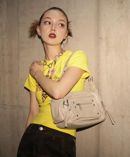 ROYAL FLASH（ロイヤルフラッシュ）の「MAVYTH/メヴィス/MULTI POCKET SHOULDER BAG（ショルダーバッグ・レディース・ブラック/アイボリー/ブラウン・F）」の2枚目の写真