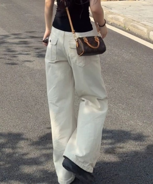 SHERU（シェル）の「バックフラップポケット  ワイドデニムパンツ（デニムパンツ・レディース・アイボリー・M/L/S）」の16枚目の写真