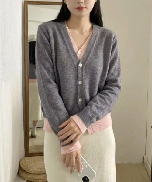 Ritzy(リッツィー)の「バイカラーフェイクレイヤード Vネックニットカーディガン(カーディガン/ボレロ・レディース・グレー系2/グレー系1・FREE)」の4枚目の写真