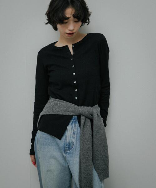 URBAN RESEARCH DOORS（アーバンリサーチドアーズ）の「Vintage Rib Button Cardigan（カーディガン/ボレロ・レディース・ベージュ系その他/ブラック・FREE）」の2枚目の写真