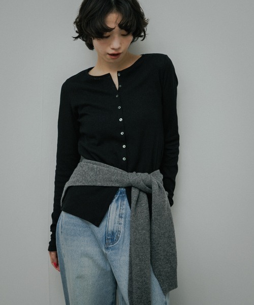 URBAN RESEARCH DOORS(アーバンリサーチドアーズ)の「Vintage Rib Button Cardigan(カーディガン/ボレロ・レディース・ベージュ系その他/ブラック・FREE)」の1枚目の写真