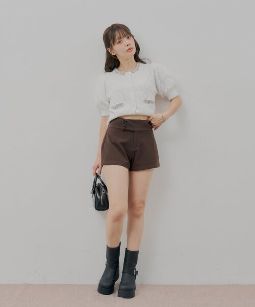 Chico(チコ)の「ボタンデザインショートパンツ(その他パンツ・レディース・ベージュ系その他2/ブラウン/ブラック・MEDIUM/SMALL)」の11枚目の写真