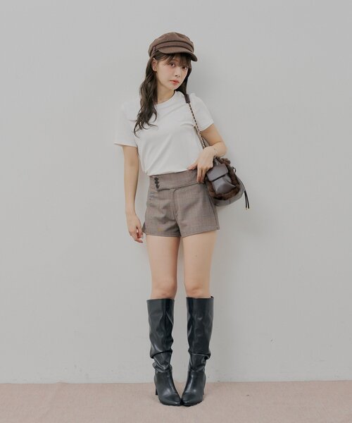 Chico(チコ)の「ボタンデザインショートパンツ(その他パンツ・レディース・ベージュ系その他2/ブラウン/ブラック・MEDIUM/SMALL)」の16枚目の写真