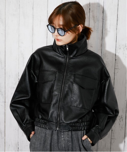 GORGE(ゴージ)の「フェイクレザー ショートジャケット|全3色(その他アウター・レディース・ブラック/ブラウン/アイボリー・M)」の3枚目の写真