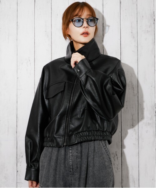 GORGE(ゴージ)の「フェイクレザー ショートジャケット|全3色(その他アウター・レディース・ブラック/ブラウン/アイボリー・M)」の11枚目の写真
