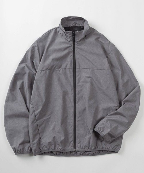 SlashDate(スラッシュデイト)の「【76】スタンドカラー 裏メッシュ テックブルゾン/ライトアウター/ジャケット/ALL WEATHER-TEX 【撥水】【防水】【防風】【UVケア】【ストレッチ】/ユニセックス/レディース/メンズ(マウンテンパーカー・メンズ・オリーブ/チャコールグレー/ブラック/ベージュ/グレー系/ベージュ系/ターコイズブルー/ネイビー/オリーブ系/グレー・XL/L/M)」の3枚目の写真