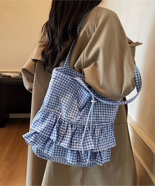 LA VORAGINE（ラ ヴォラジネ）の「A4対応大容量 ギンガムチェック フリル巾着ドロストトートバッグ（トートバッグ・レディース・ブルー/レッド/ブラック・FREE）」の2枚目の写真