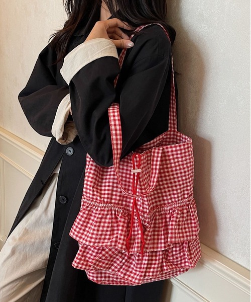 LA VORAGINE（ラ ヴォラジネ）の「A4対応大容量 ギンガムチェック フリル巾着ドロストトートバッグ（トートバッグ・レディース・ブルー/レッド/ブラック・FREE）」の11枚目の写真