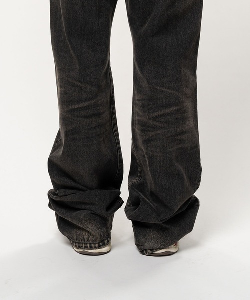 MIHARAYASUHIRO(ミハラヤスヒロ)の「【Maison MIHARAYASUHIRO / メゾンミハラヤスヒロ】 FLARE TAPERED JEANS(デニムパンツ・メンズ・インディゴブルー/ブラック・46/44)」の3枚目の写真