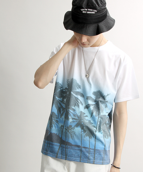 WEGO(ウィゴー)の「WEGO/シーサイドプリントTシャツ(Tシャツ/カットソー・メンズ・ブルー系その他/イエロー/レッド/ブルー・MEDIUM/LARGE)」の2枚目の写真