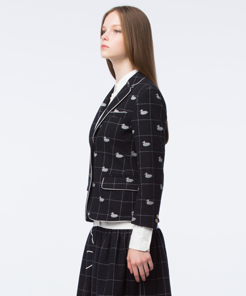 koe×THOM BROWNE（コエトムブラウン）の「[KOE×THOM BROWNE]WOMENS DUCK SPORTCOAT（テーラードジャケット・レディース・ネイビー・SMALL/LARGE/MEDIUM）」の7枚目の写真