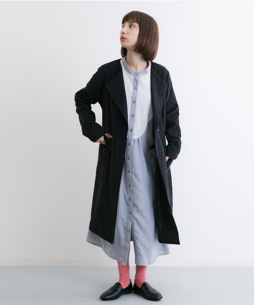 MERLOT（メルロー）の「ウエストリボンノーカラーフレアコート501-6591TK（その他アウター・レディース・ネイビー/ブラック/カーキ/ピンクベージュ/ライトブルー/グレー/キャメル・FREE）」の2枚目の写真