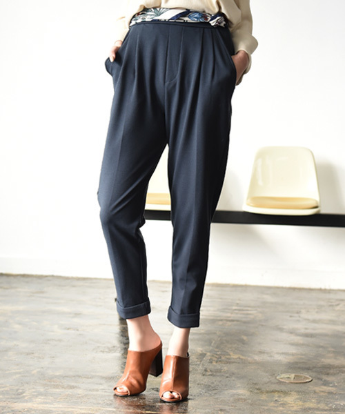 Luz Llena (philter)（ラズレナ　フィルター）の「[ポンチ素材]テーパードパンツ（その他パンツ・レディース・オフホワイト/グレー/ブラック/オリーブ/ネイビー・MEDIUM/LARGE）」の5枚目の写真