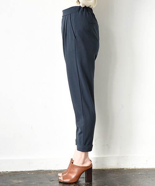 Luz Llena (philter)（ラズレナ　フィルター）の「[ポンチ素材]テーパードパンツ（その他パンツ・レディース・オフホワイト/グレー/ブラック/オリーブ/ネイビー・MEDIUM/LARGE）」の8枚目の写真