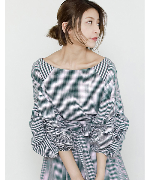 Re:EDIT（リエディ）の「[たっぷりしたボリューム感が今年らしい]袖コンシャスワイドネックブラウストップス/シャツ・ブラウス[リエディ]（シャツ/ブラウス・レディース・ホワイト/ブラック系その他・MEDIUM/LARGE）」の6枚目の写真