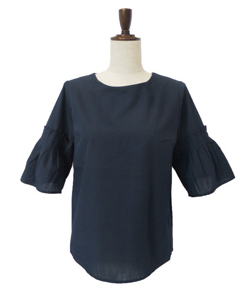 BLUEEAST（ブルーイースト）の「ボリュームギャザー袖ブラウス（シャツ/ブラウス・レディース・オフホワイト/オレンジ/ネイビー/ストライプ・MEDIUM）」の2枚目の写真