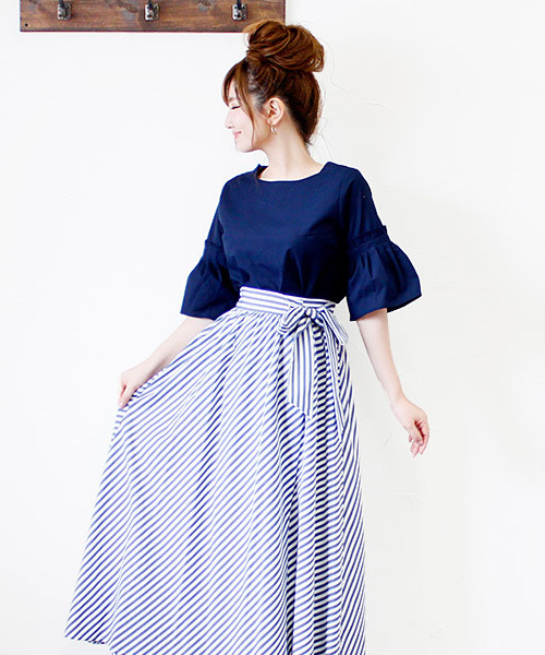 BLUEEAST（ブルーイースト）の「ボリュームギャザー袖ブラウス（シャツ/ブラウス・レディース・オフホワイト/オレンジ/ネイビー/ストライプ・MEDIUM）」の17枚目の写真