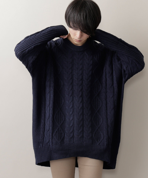 MONO-MART（モノマート）の「ビッグシルエットアラン編みクルーネックケーブルニットセーター（ニット/セーター・メンズ・ブラック/ベージュ/パープル/ネイビー/オフホワイト/カーキオリーブ/杢グレー/ヘザーチャコール/ワイン/テラコッタ/ブラックミックス/キャメル/ライトグレー/ブラウン/アイボリー/グリーン・FREE）」の14枚目の写真