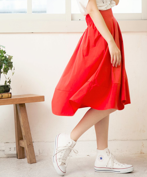 KOBE LETTUCE（コウベレタス）の「色×素材で大人際立つ！裾切り替えマットサテンバックウエストゴムハイウエストスカート/レディースボトムス/ひざ丈/ミディアム丈[M2057]神戸レタス（スカート・レディース・ピンク系その他/ベージュ系その他/グリーン/ブラック/ピンク/サックスブルー/イエロー/オレンジ・FREE）」の8枚目の写真